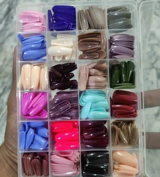 576 pieces of artificial nails box with glue